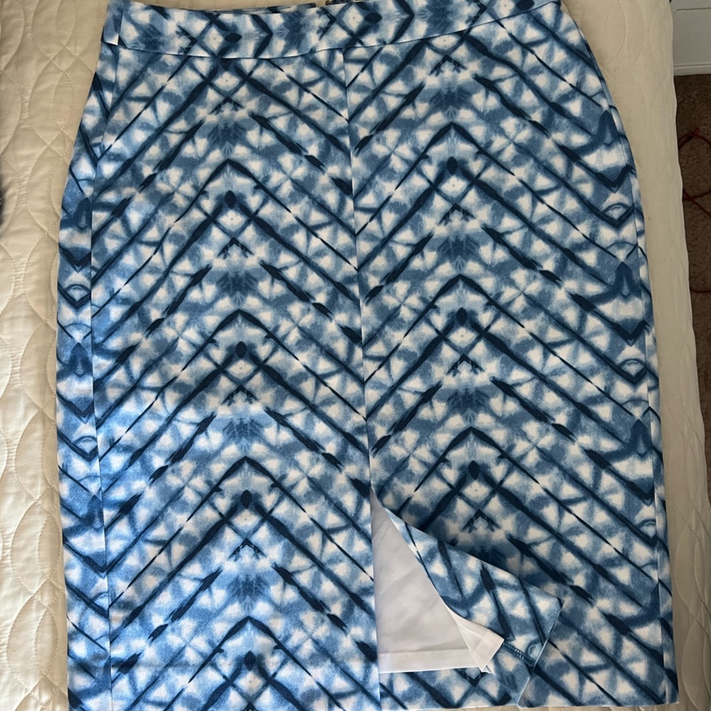 SIZE 4 BANANA REPUBLIC BLUE PRINT SPLIT SKIRT